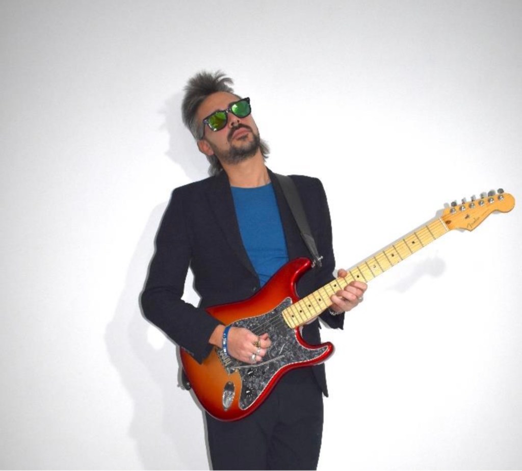 Da Orione a ’o rione: la crociera nell’esosfera di Eric Mormile