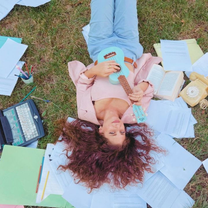 La generazione "Ufficio Caos": Priscilla Marvel e il Futuro Negato